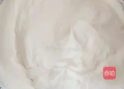 Illustration of how to make strawberry floating cloud rolls 17