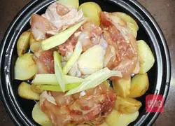 Taji pot Illustration of how to make braised chicken legs with potatoes 4
