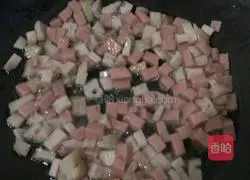 Illustration of how to make bacon fried rice 3