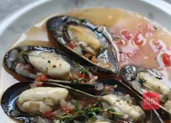 Illustration of how to cook mussels in French white wine 8