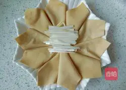 Illustration of how to make shredded pork with Jia Chang Jing sauce 13