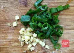 Illustration of how to make braised noodles with pickled beans and minced meat 2