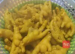 Illustration of salt-baked chicken feet 10