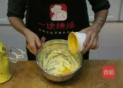 Illustration of how to make pineapple cake 9