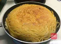 Illustration of how to make Spanish spaghetti omelette 11