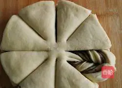 Illustration of how to make flower-shaped bread 17