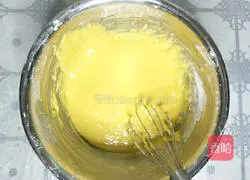 Illustration of how to make cream strawberry cake 7