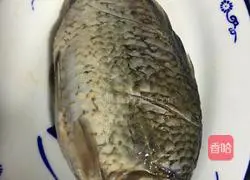 Illustration of how to make sweet and sour crucian carp 1