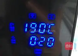 Illustration of how to make bacon, ham and shrimp pizza (simple version) 8