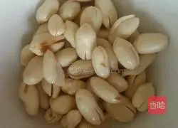 Stir-fried diced chicken in sauce.Illustration of how to make it 2