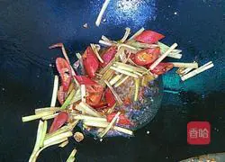 Illustration of how to make meat slices with onions 3