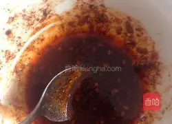 Illustration of how to make spicy and sour chicken shredded rice noodles 4