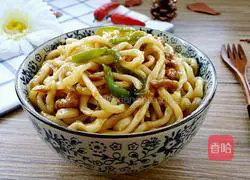 Illustration of how to make braised noodles with hot pepper 10