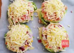 Illustration of how to make cabbage pizza 11