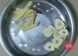 Illustration of braised chicken wings with black mushrooms 4