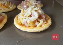 Pineapple Pizza Recipe Illustration 8