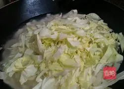 Illustration of how to make the shaved noodles of spareribs 6