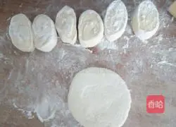 Illustration of how to make fried pork buns 5