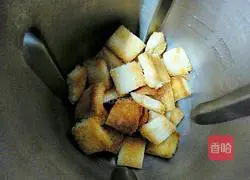 Illustration of how to make handmade bread crumbs 7