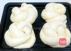 Illustration of how to make light butter bread 12