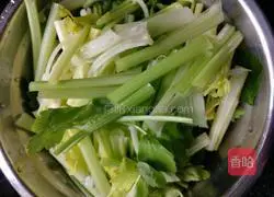 Illustration of how to make celery and dried tofu 2