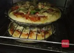 Bacon Prawn Pizza Recipe Illustration 12