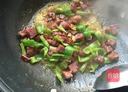 Illustration of how to stir-fry beef cubes 3