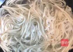 Illustration of how to make braised noodles 8