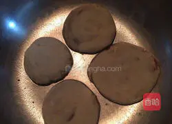 Crispy Beef and Carrot Pie Recipe Illustration 9