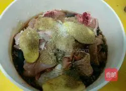 Illustration of braised chicken legs with carrots and mushrooms 4