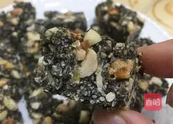 Walnut peanut black Illustration of making sesame candy 16