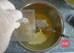 Red Velvet Cake Recipe Illustration 3