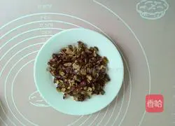 Illustration of how to make whole wheat brown sugar and red dates European buns 6