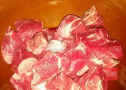 Illustration of how to make pickled cabbage and beef vermicelli 1