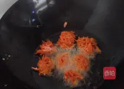 Illustration of how to make fried carrot balls 6