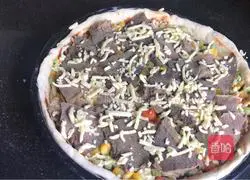 Illustration of how to make lard and beef pizza 12