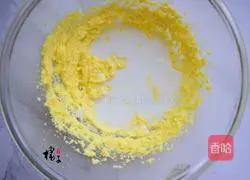 Illustration of how to make cranberry coconut cream cake 3