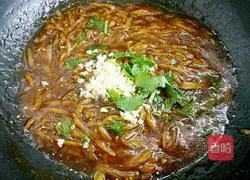 Illustration of how to make braised noodles with eggplant shreds 8