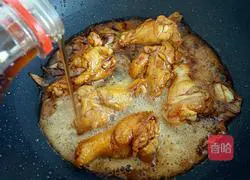 Illustration of how to make cola-braised chicken legs 7