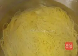 Illustration of how to make beef bone soup noodles 10