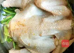 Illustration of how to make braised chicken with scallion oil 4