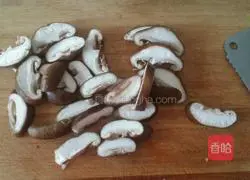 Cream Mushroom Grilled Chicken Cheese Pizza Illustration of how to do it 7