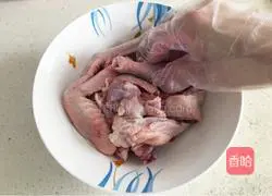 Illustration of how to make braised chicken with butter 3