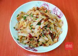Illustration of how to make fried rice noodles with chopped pepper 7