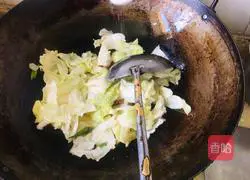 Illustration of how to make lotus white fungus with oily meat 8