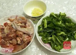 Illustration of how to make green pepper chicken 1