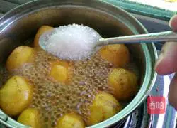 Illustration of how to make curry fish balls 5