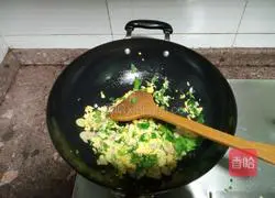 Illustration of how to make cheese and egg fried rice with bread 5
