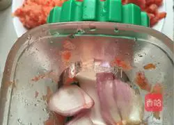 Illustration of how to make pizza sauce 2