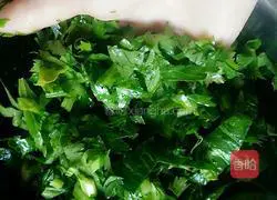 Illustration of how to make celery leaf wheat rice 4